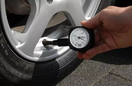 pressão dos pneus